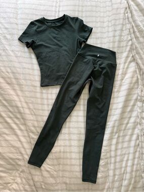 Azur fit forest green leggings and tee set